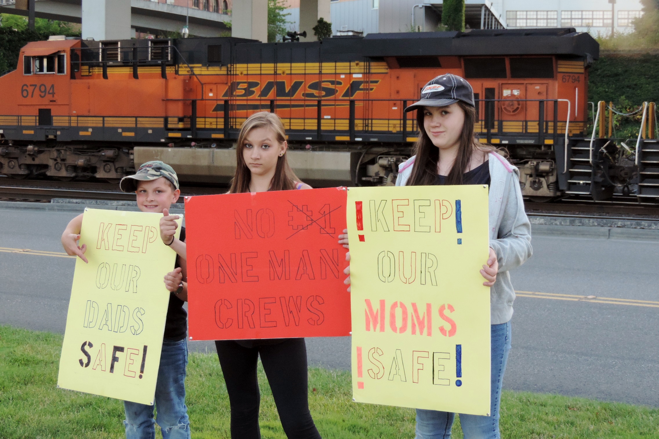 Rail Workers Vote Down SinglePerson Crews Labor Notes